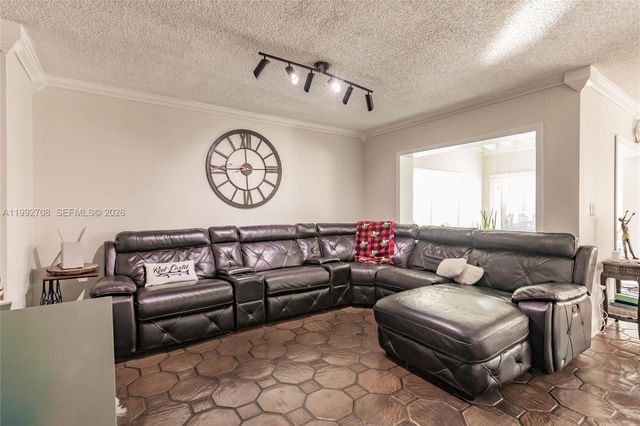 9404 SW 8th Ter 9404, Miami, FL 33174