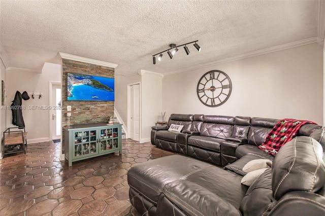 9404 SW 8th Ter 9404, Miami, FL 33174