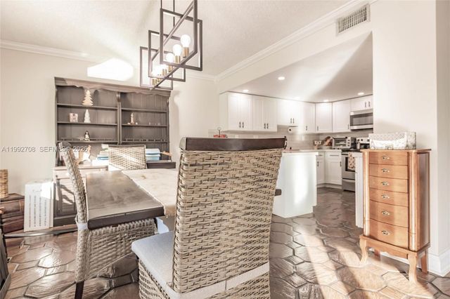 9404 SW 8th Ter 9404, Miami, FL 33174