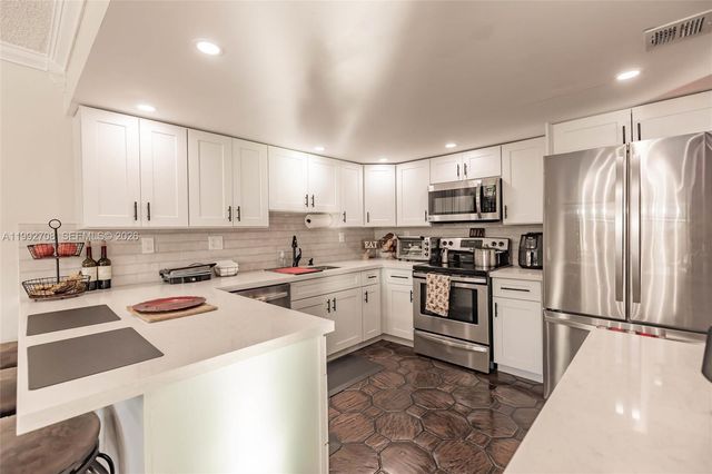 9404 SW 8th Ter 9404, Miami, FL 33174