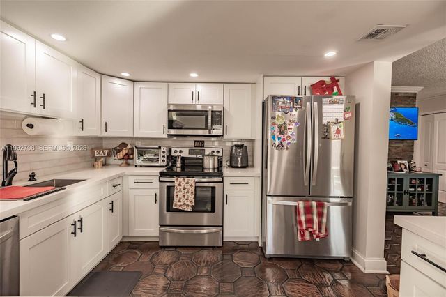 9404 SW 8th Ter 9404, Miami, FL 33174