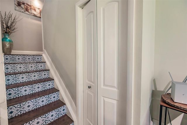 9404 SW 8th Ter 9404, Miami, FL 33174