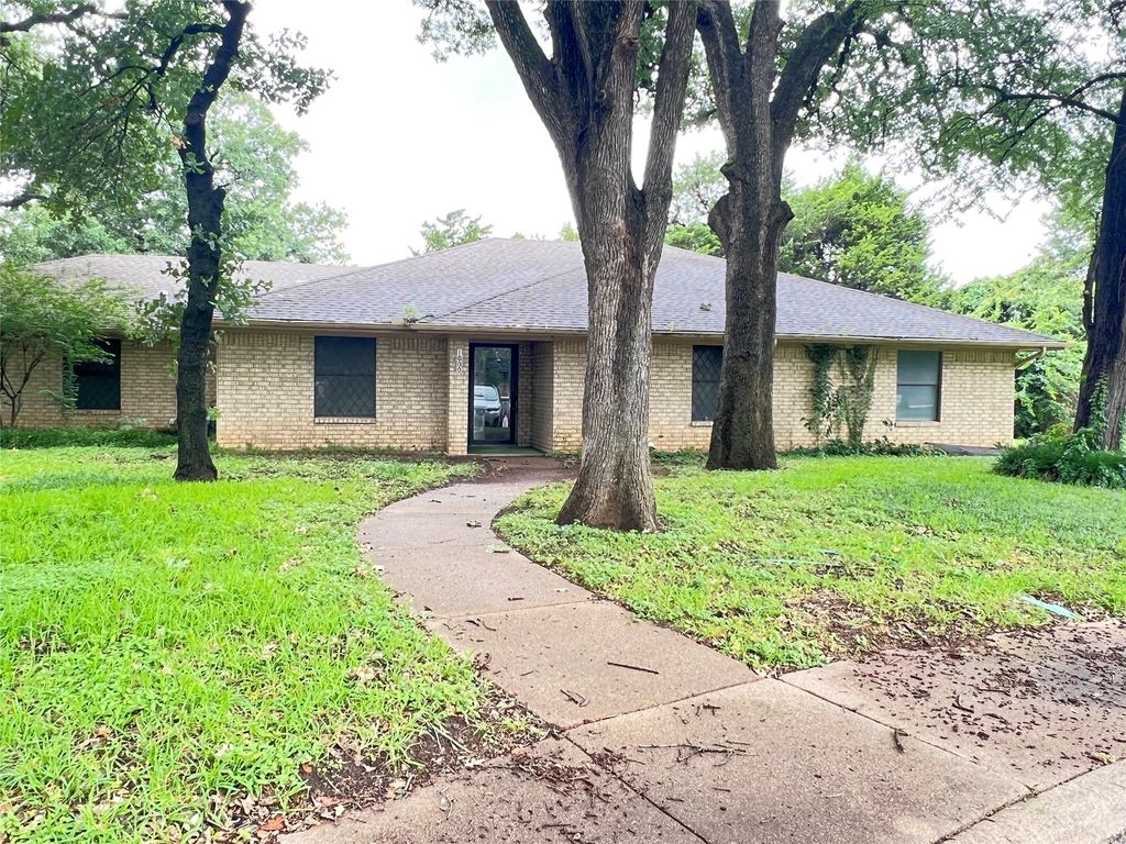 1000 Maykus Court, Irving, TX 75061