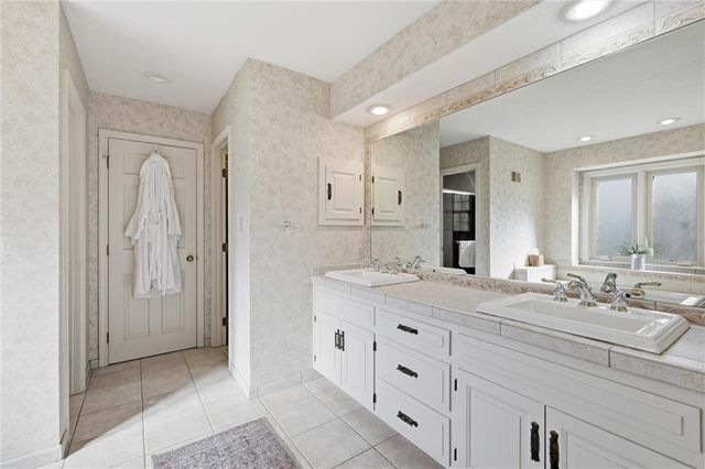 12333 Pembroke Lane, Leawood, KS 66209