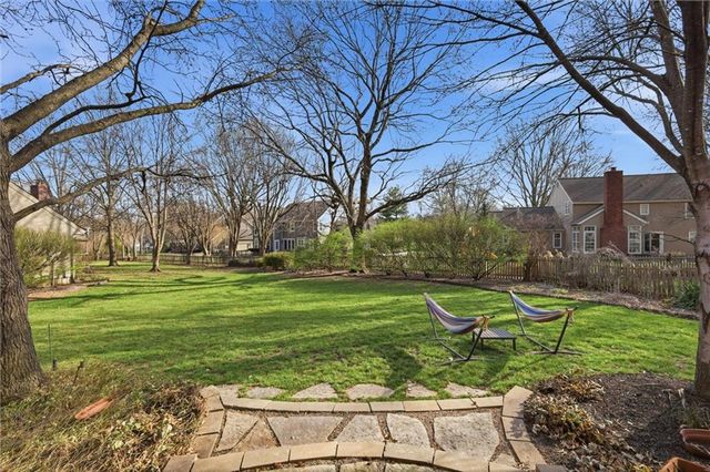 12333 Pembroke Lane, Leawood, KS 66209