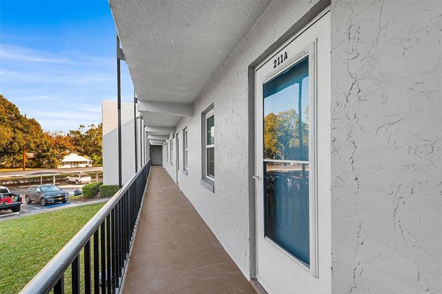 333 LAKE HOWARD DRIVE NW 211A, Winter Haven, FL 33880