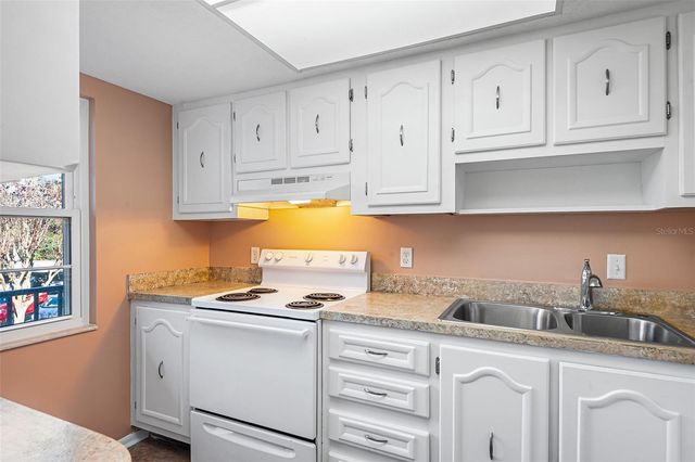 333 LAKE HOWARD DRIVE NW 211A, Winter Haven, FL 33880