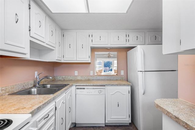 333 LAKE HOWARD DRIVE NW 211A, Winter Haven, FL 33880