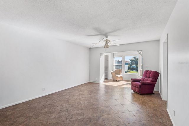 333 LAKE HOWARD DRIVE NW 211A, Winter Haven, FL 33880