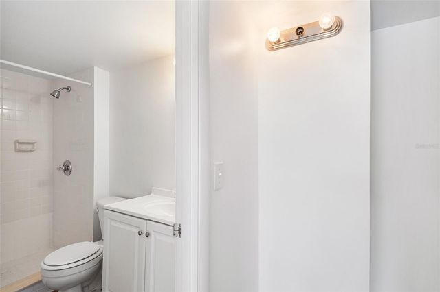 333 LAKE HOWARD DRIVE NW 211A, Winter Haven, FL 33880