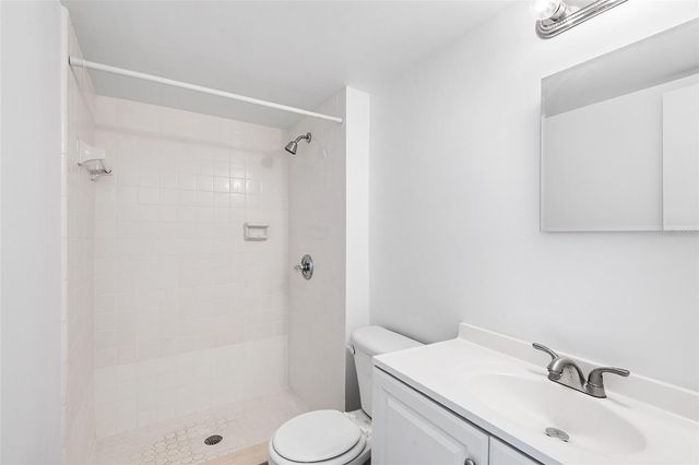 333 LAKE HOWARD DRIVE NW 211A, Winter Haven, FL 33880