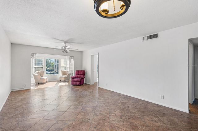 333 LAKE HOWARD DRIVE NW 211A, Winter Haven, FL 33880