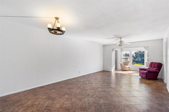 333 LAKE HOWARD DRIVE NW 211A, Winter Haven, FL 33880