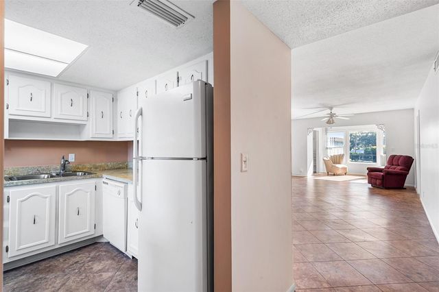 333 LAKE HOWARD DRIVE NW 211A, Winter Haven, FL 33880