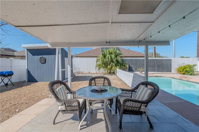 2301 Vialoux Dr, Corpus Christi, TX 78418