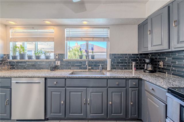 2301 Vialoux Dr, Corpus Christi, TX 78418