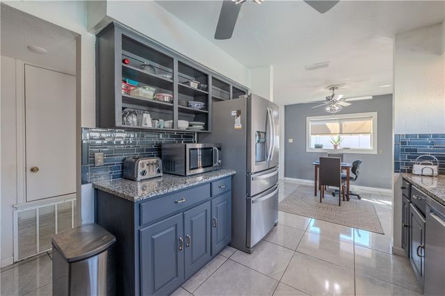 2301 Vialoux Dr, Corpus Christi, TX 78418