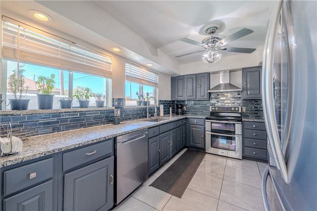 2301 Vialoux Dr, Corpus Christi, TX 78418