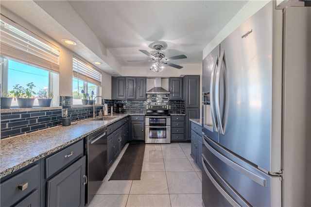 2301 Vialoux Dr, Corpus Christi, TX 78418