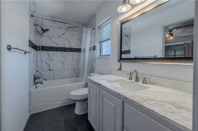 2301 Vialoux Dr, Corpus Christi, TX 78418