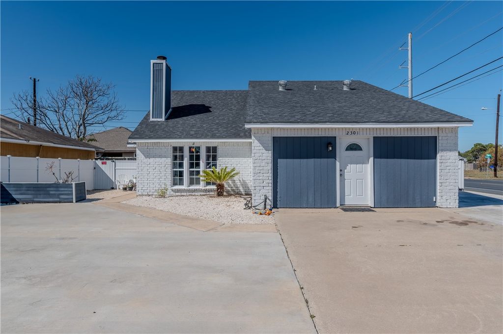 2301 Vialoux Dr, Corpus Christi, TX 78418 — exterior