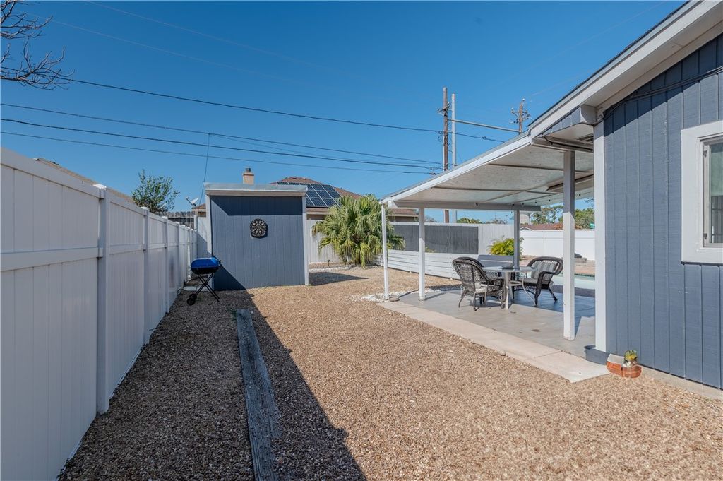 2301 Vialoux Dr, Corpus Christi, TX 78418 — photo 3