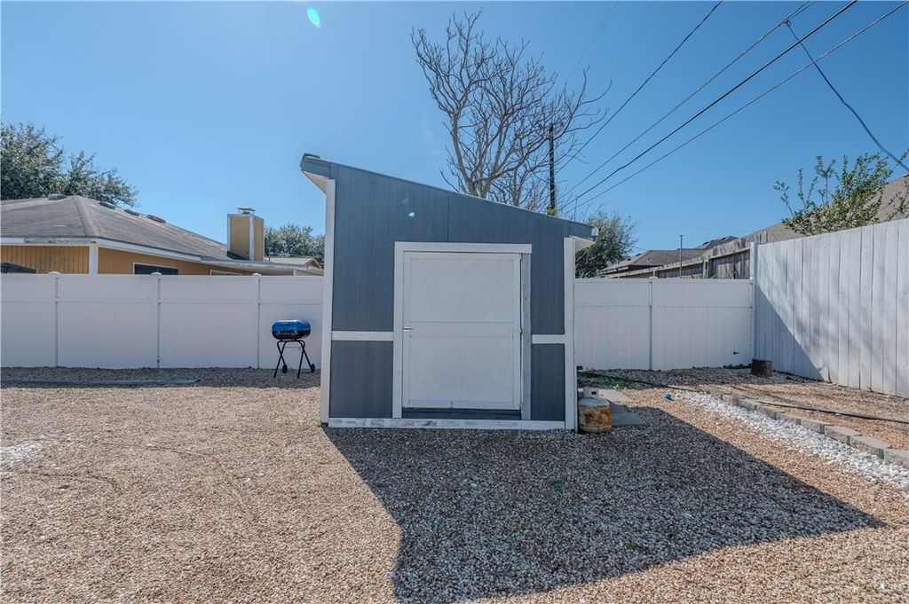 2301 Vialoux Dr, Corpus Christi, TX 78418 — photo 4