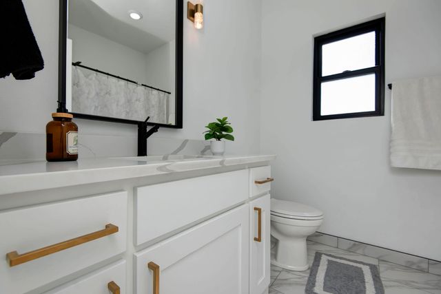 1430 S Jameston Road, Springfield, MO 65809