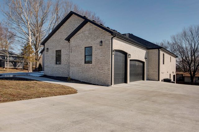 1430 S Jameston Road, Springfield, MO 65809