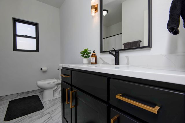 1430 S Jameston Road, Springfield, MO 65809