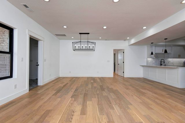 1430 S Jameston Road, Springfield, MO 65809