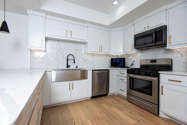 1430 S Jameston Road, Springfield, MO 65809