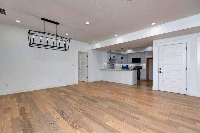 1430 S Jameston Road, Springfield, MO 65809