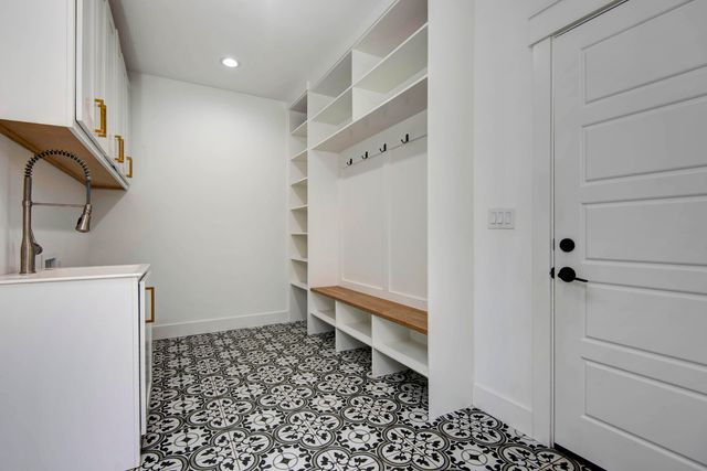 1430 S Jameston Road, Springfield, MO 65809