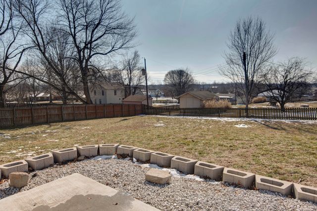 1430 S Jameston Road, Springfield, MO 65809