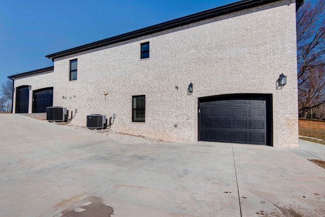 1430 S Jameston Road, Springfield, MO 65809