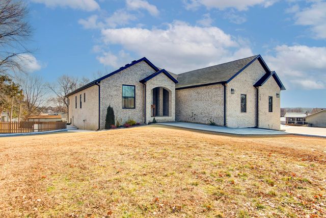 1430 S Jameston Road, Springfield, MO 65809