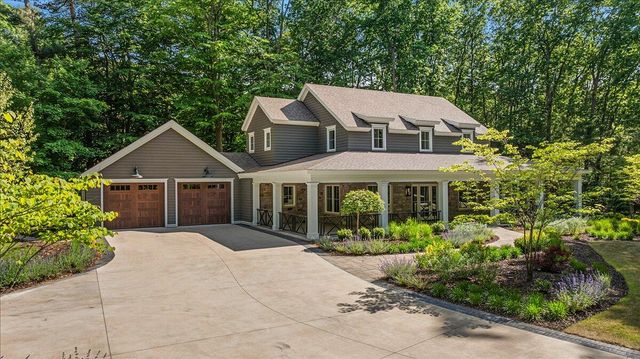 317 N Lakeshore Avenue, Holland, MI 49424