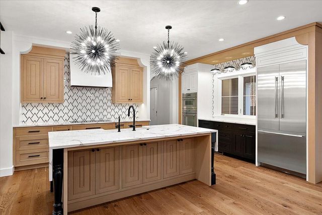 317 N Lakeshore Avenue, Holland, MI 49424