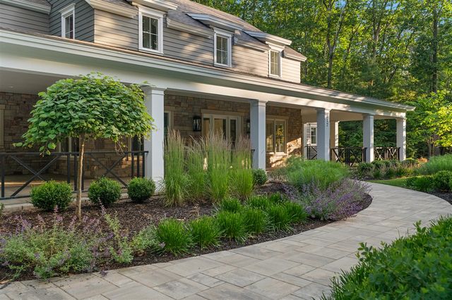317 N Lakeshore Avenue, Holland, MI 49424