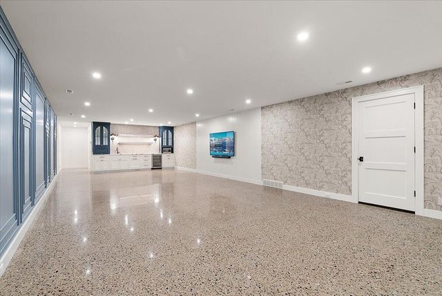317 N Lakeshore Avenue, Holland, MI 49424