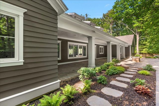 317 N Lakeshore Avenue, Holland, MI 49424