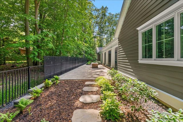 317 N Lakeshore Avenue, Holland, MI 49424