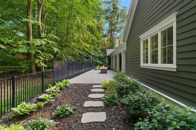 317 N Lakeshore Avenue, Holland, MI 49424