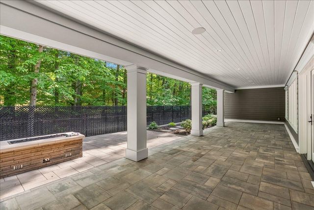 317 N Lakeshore Avenue, Holland, MI 49424
