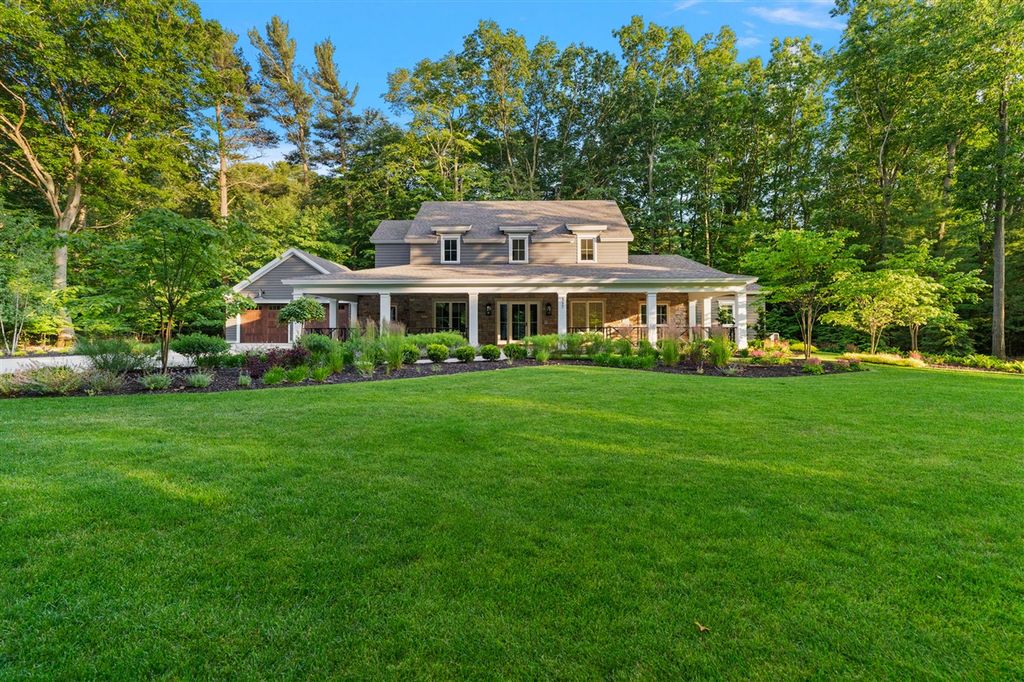 317 N Lakeshore Avenue, Holland, MI 49424