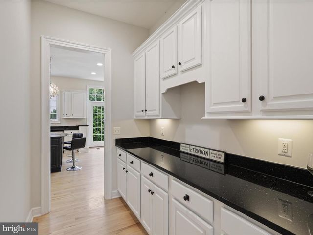 904 LOCUST ST, Herndon, VA 20170