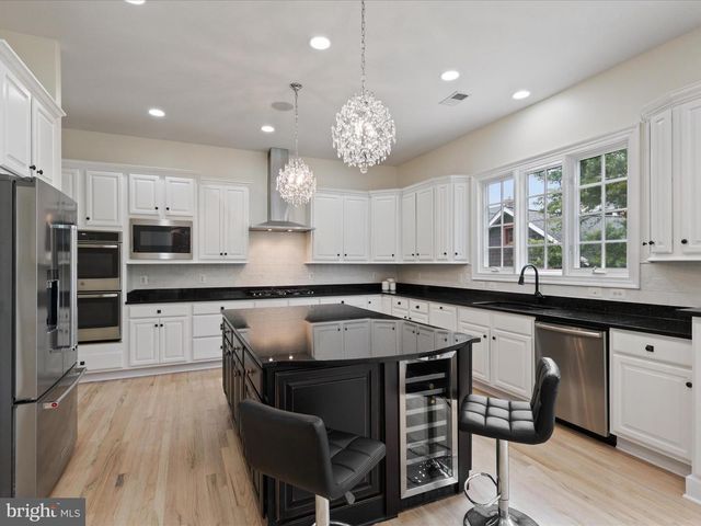 904 LOCUST ST, Herndon, VA 20170