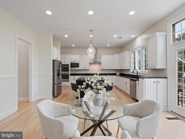 904 LOCUST ST, Herndon, VA 20170