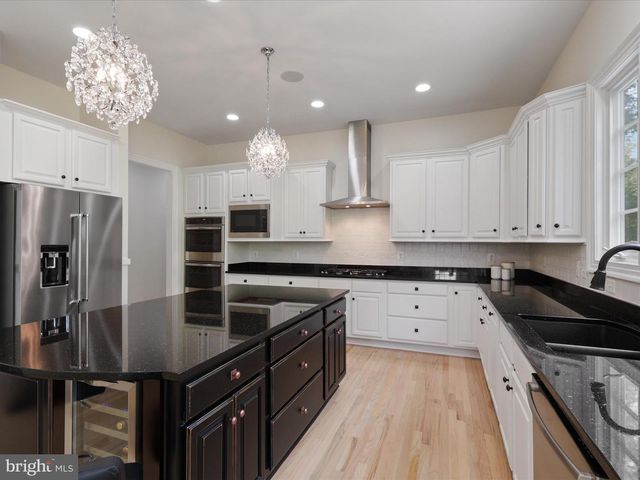 904 LOCUST ST, Herndon, VA 20170